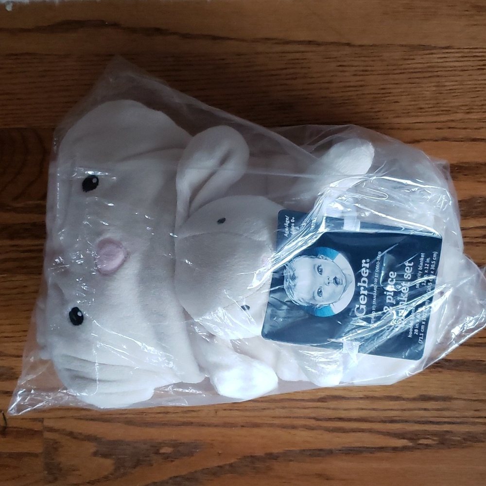 Receiving blankets/ hooded blanket  nwt